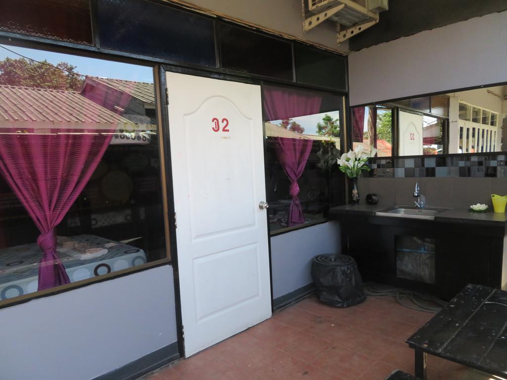 Same Same Guesthouse, Bar & Restaurant (Adults Only) Hatrin Kültér fotó