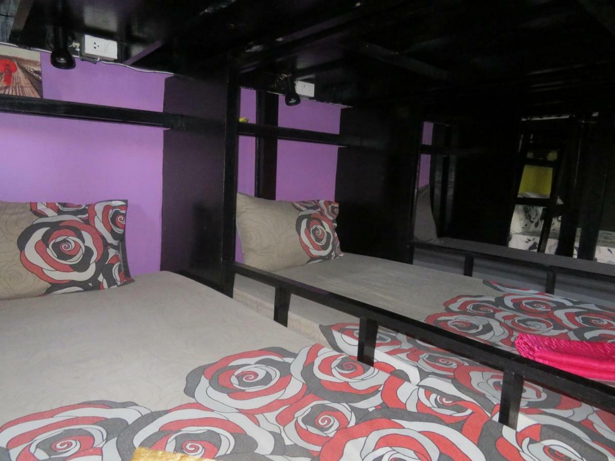 Same Same Guesthouse, Bar & Restaurant (Adults Only) Hatrin Kültér fotó